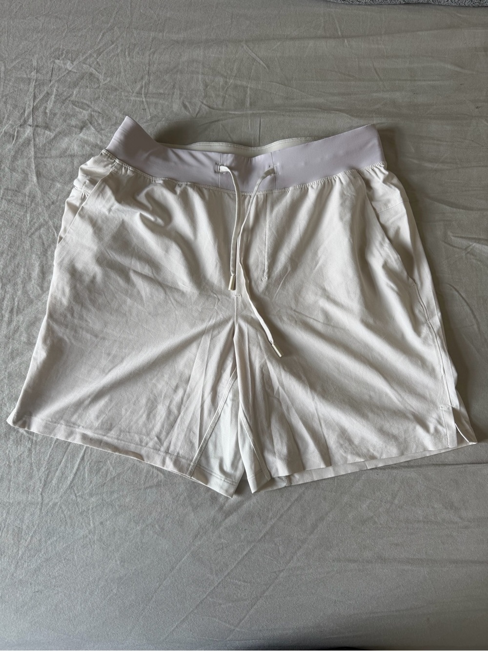 Men's Medium Lululemon Zeroed In Shorts 7” Linerless - Color: Bone
